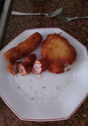 Una foto de San Jacobo de lomo, jamón y queso