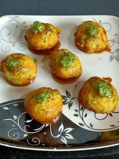 A picture of Moong dal Appe.