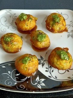 A picture of Moong dal Appe.