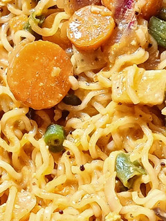 Masala egg yippee noodles செய்முறை முக்கிய புகைப்படம்