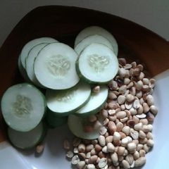 Cucumber et ground nut A picture of Cucumber et ground nut.
