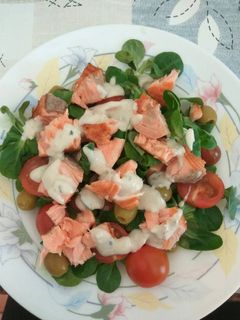 Una foto de Ensalada de salmón