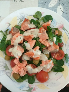 Una foto de Ensalada de salmón