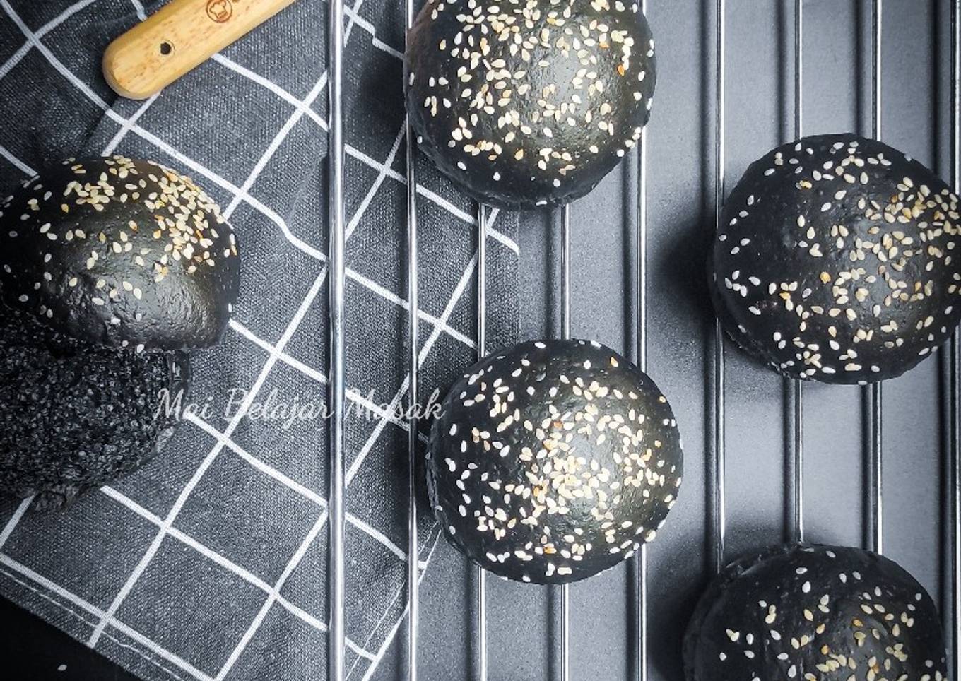 Roti Burger Arang Bambu