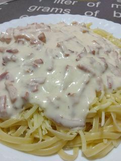 Una foto de Tallarines carbonara
