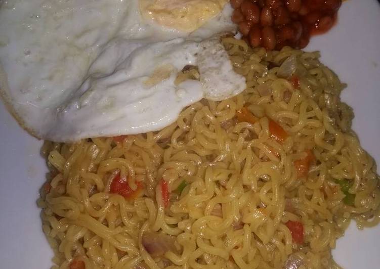 Easiest Way to Prepare Homemade Jollof Noodles; Sunny Side up &amp; Baked Beans