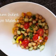 A picture of Chickpeas salad.