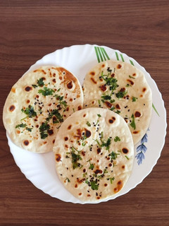 બટર નાન (Butter Naan Recipe In Gujarati) રેસીપી મુખ્ય ફોટો