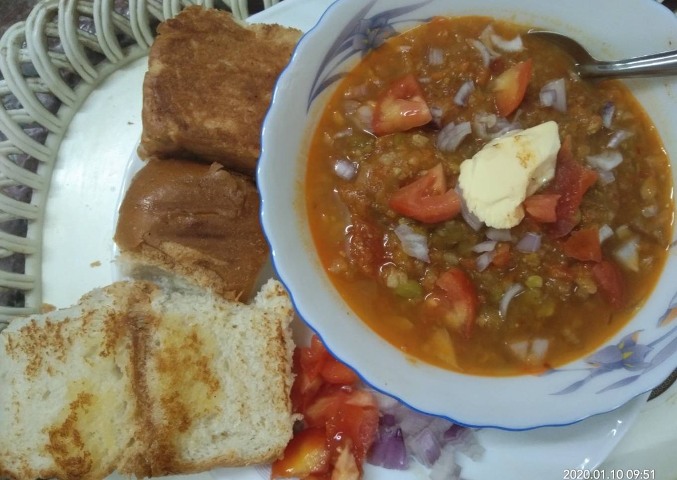 Pav Bhaji With Mixed Vegetables Cooked in Pressure Cooker