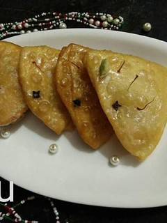 A picture of Badam puri.