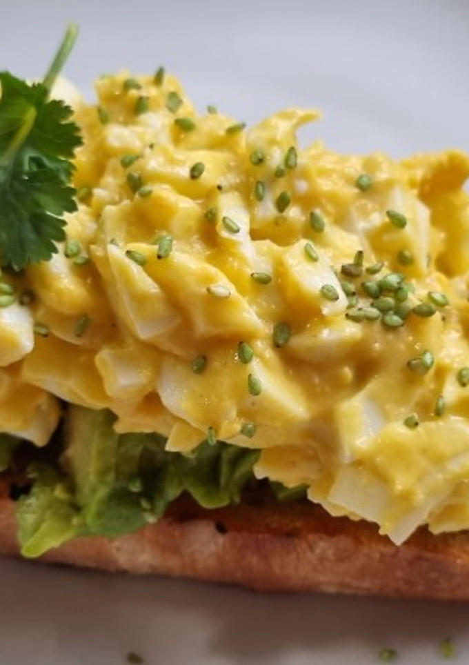 Una foto de Recetas de Instagram 1: Tosta cremosa de Huevo y Aguacate 🥑