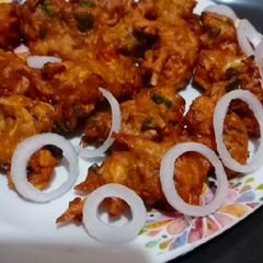 A picture of Mixed vegetable crispy pakoda.