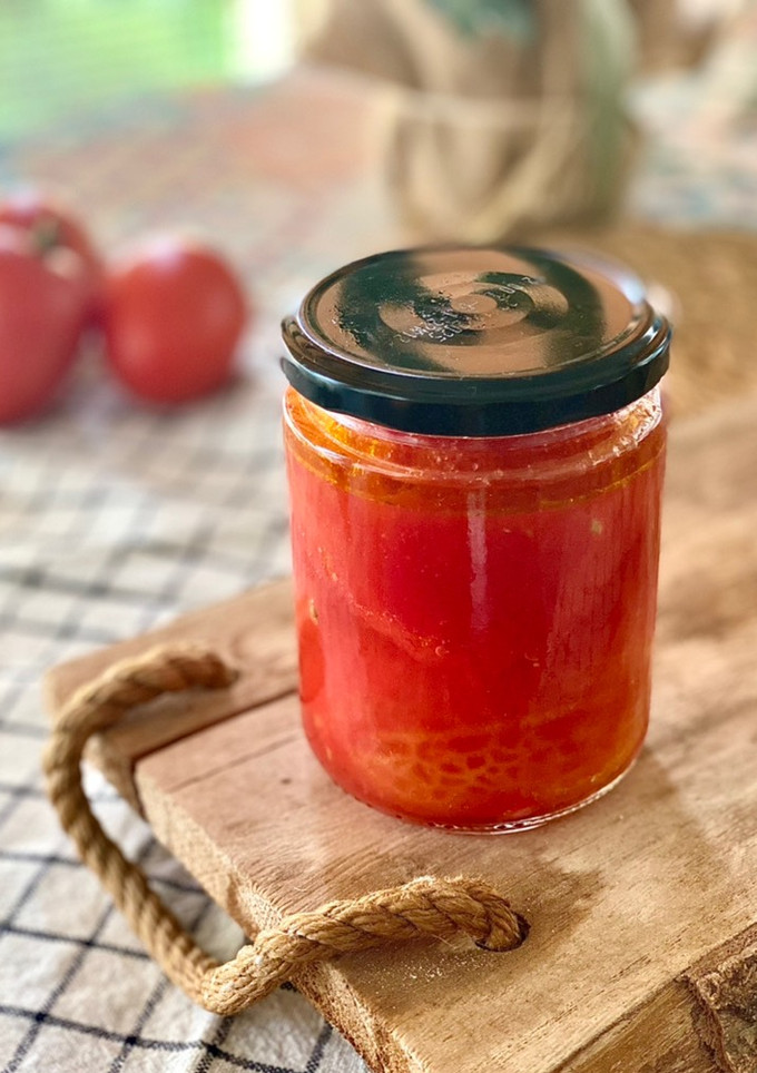 Una foto de Tomates en conserva