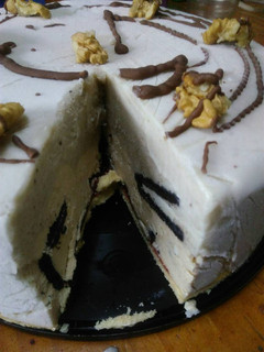 Una foto de Torta helada de banana, crema Chocotorta y Oreos