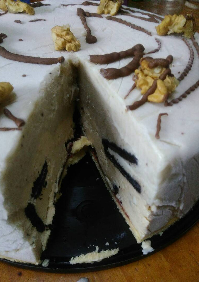 Una foto de Torta helada de banana, crema Chocotorta y Oreos