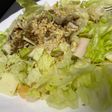 Ensalada de garbanzos, pavo, queso, nueces y vinagre de Módena