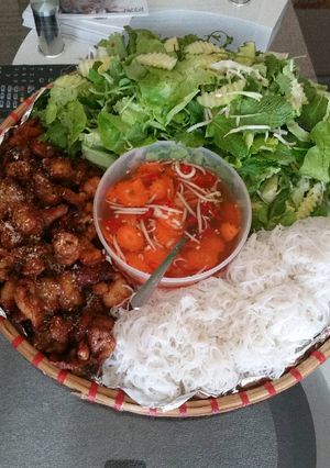 Hình của món Bún thịt nướng.