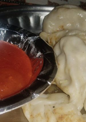 मोमोज (momos in recipe Hindi) रेसिपी मुख्य फोटो