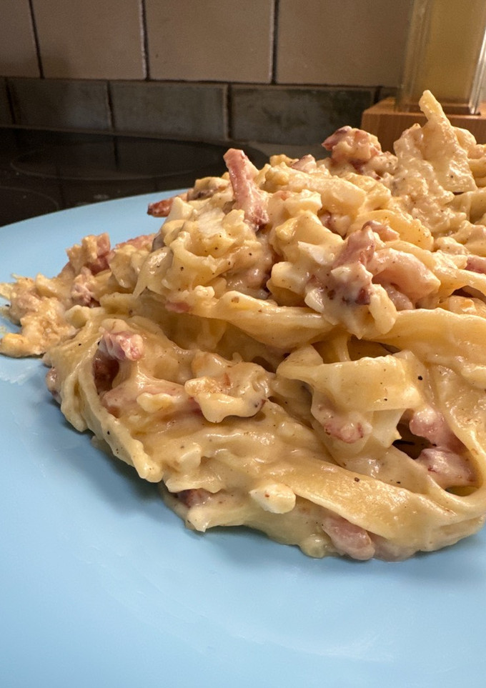 Una foto de Fettuccine carbonara