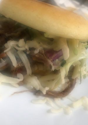 Una foto de Arepita de carne mechada