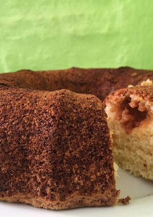 Una foto de Torta de coco y dulce de leche con mantequilla de maní 🥜