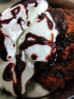 બ્રાઉની વિથ આઈસ્ક્રીમ રેસીપી મુખ્ય ફોટો