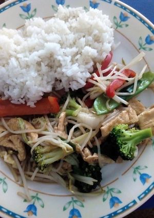 Una foto de Pollo con Verduras con toquecito Oriental - #TeQuiero