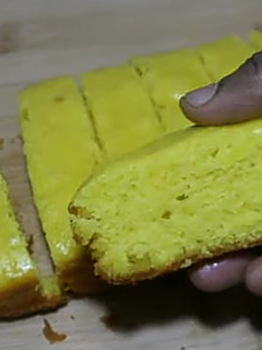 A picture of Lemon cake.