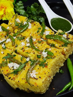 खमन ढोकला रेसिपी मुख्य फोटो