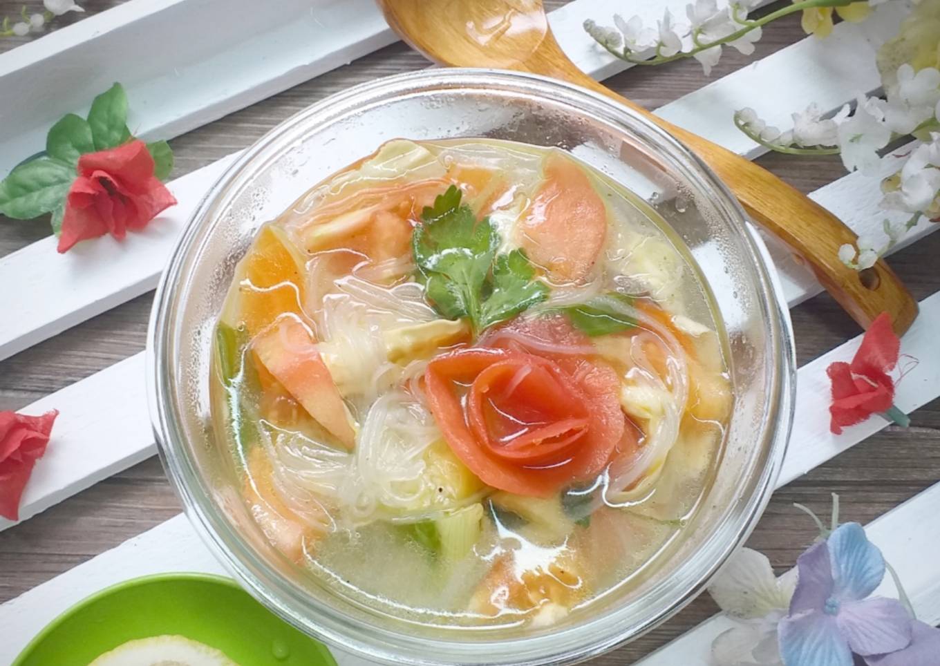 Sup sayur dengan tahu dan miso