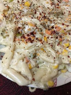 व्हाइट सॉस पास्ता(white sauce pasta recipe in hindi) रेसिपी मुख्य फोटो