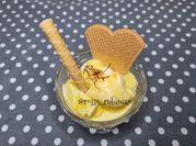 Una foto di gelato alla panna