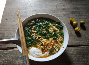 Hình của món Mì tôm trứng ngải cứu mùa cô vít.