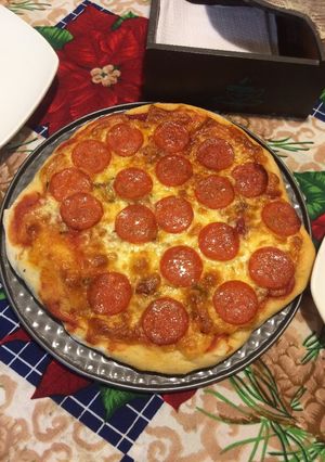 Una foto de Pizza - Especialidad de la casa "Pepperoni Queso" 🍕