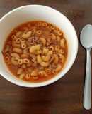 Sopa de codito con carne molida