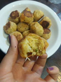 Una foto de Croquetas de arroz y garbanzo con queso | Vegetariano