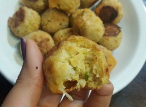 Una foto de Croquetas de arroz y garbanzo con queso | Vegetariano