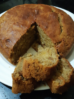 A picture of Banana walnut cake.