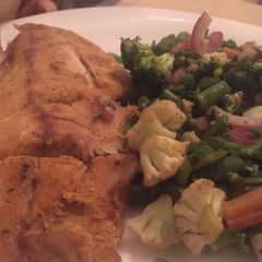 A picture of Chicken breast with french beans.