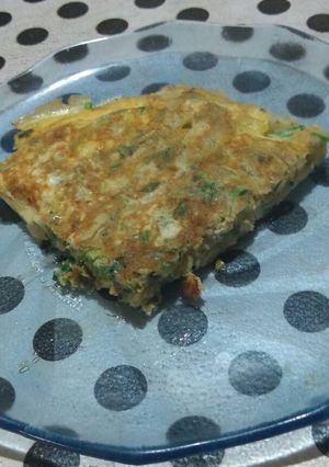 Una foto de Tortilla de ajo cebolla y perejil