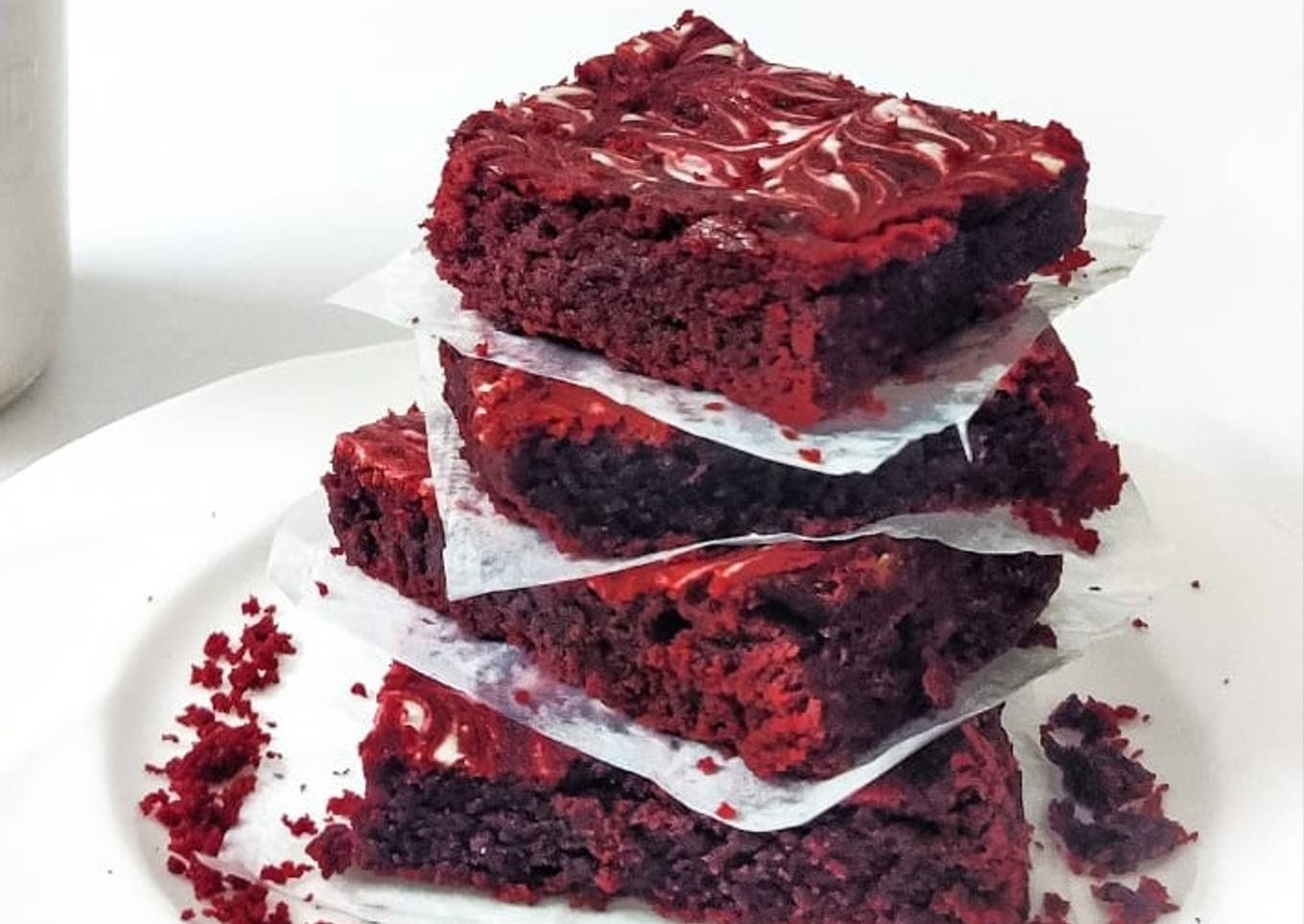 Eggless red velvet brownie