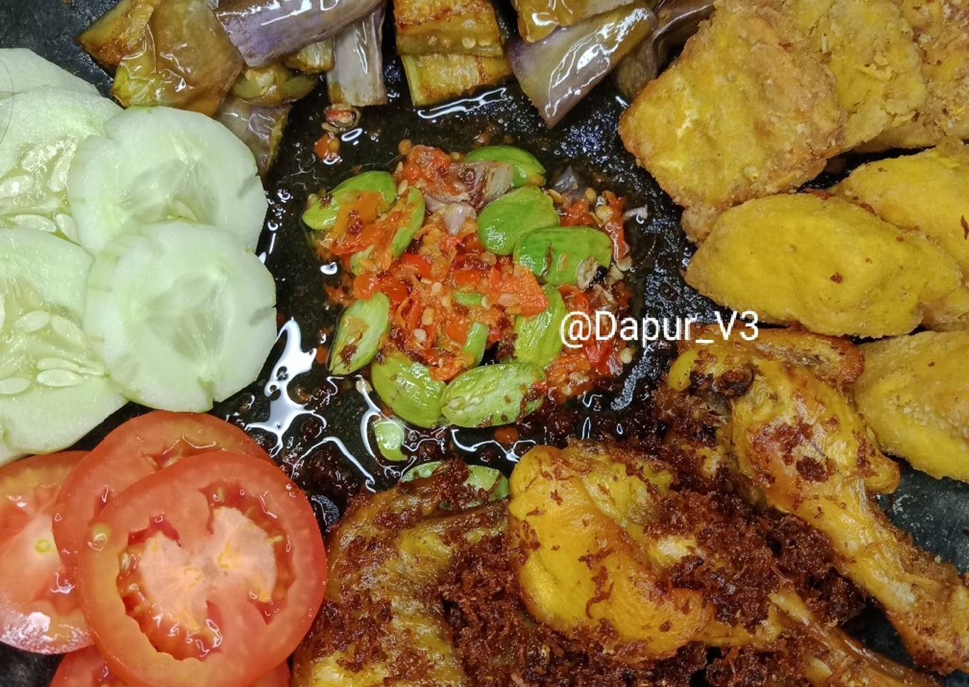 Ayam goreng serundeng