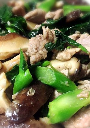 รูปของ ผัดคะน้าฮ่องกงเห็ดหอมสดหมูสันใน