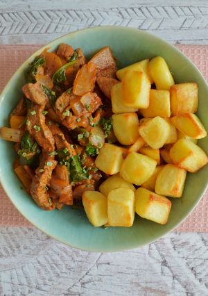 A picture of Paprika Beef & Crispy Potato Bowls.