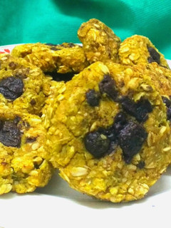 Una foto de Cookies de batata y avena, veganas, sin materia grasa y sin azúcar
