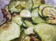 Una foto di zucchine con menta