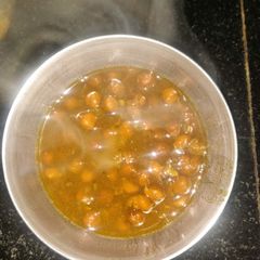 A picture of Black chana.