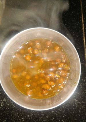 A picture of Black chana.