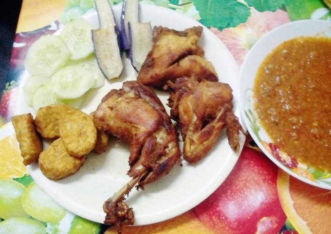 Ayam penyet sambal terasi