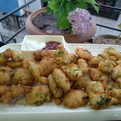 A picture of Moong-Urad dal bhajiya.
